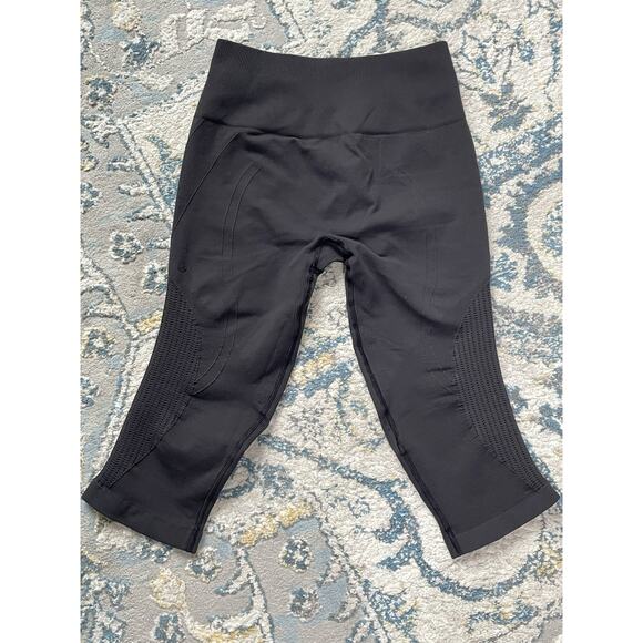 Lululemon In The Flow Capri Womens 6 BK Moisture Wick Seamless Fitted Crop - Picture 5 of 7
